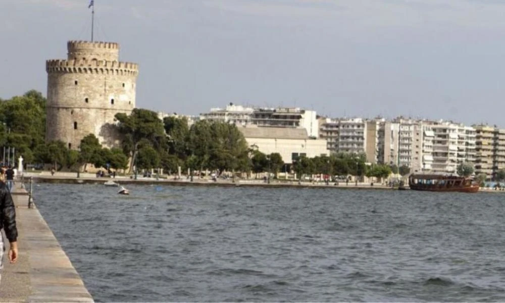 Τραγωδία στη Θεσσαλονίκη: Νεκρή γυναίκα που έπεσε στον Θερμαϊκό